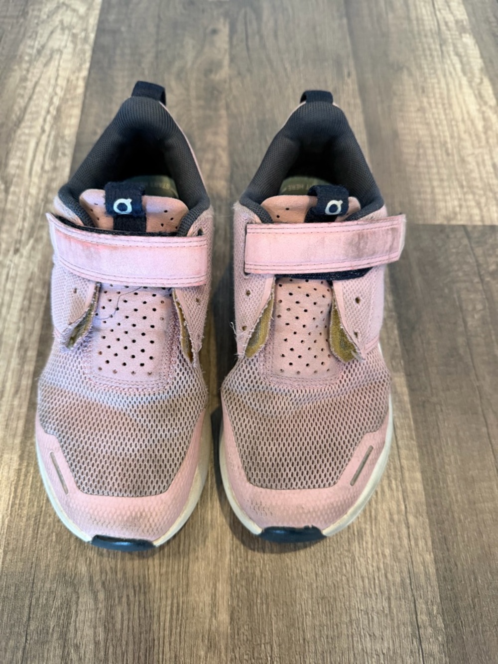 On Cloud Kids Girls Pink Athletic Sneakers Velcro size 13 - Picture 2 of 10